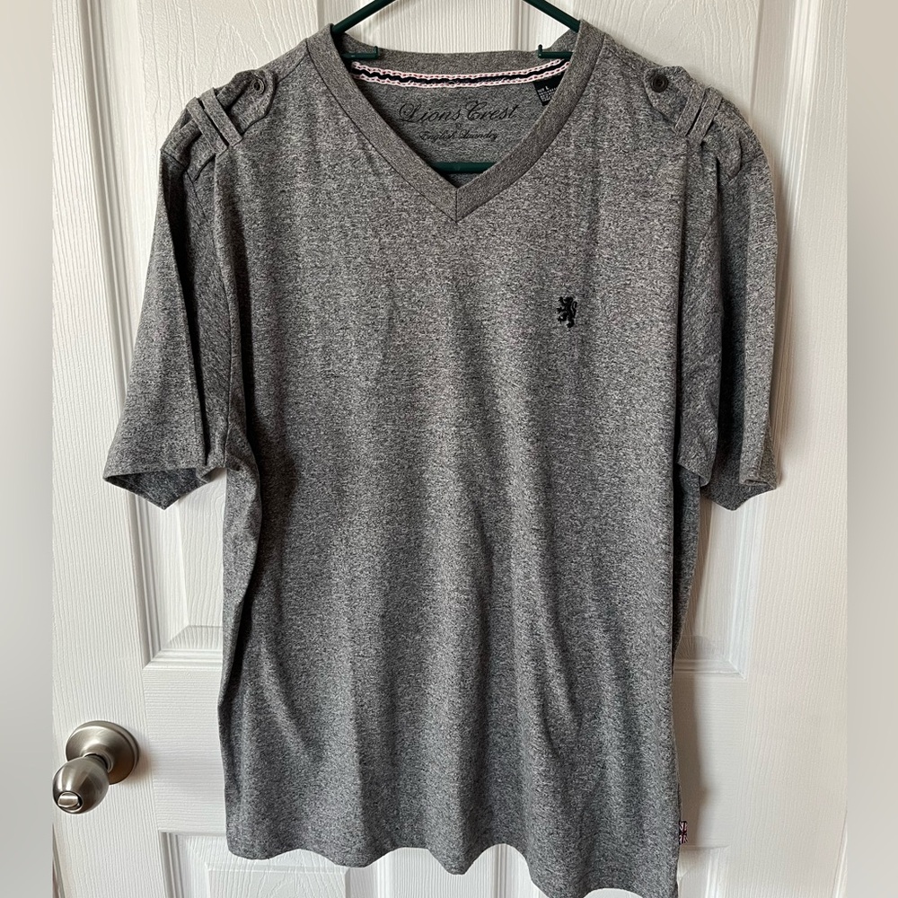 Lions Crest by English Laundry Size Large Gray Shirt
